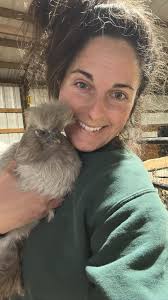 It's been a minute since I've shared a Patsy post 🤗 I might just start  sharing a daily dose of Patsy because she is the CUTEST bestie 🥹❤️ • •  #silkie#silkiehen#silkiechicken #silkiechickensofinstagram #