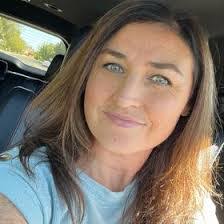 Lindsey Tanner's Instagram, Twitter & Facebook