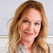 Rena Briggs's Instagram, Twitter & Facebook