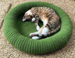 You will also need to hold 4 strands together. 8 Cozy Cat Bed Free Crochet Patterns Blog Nobleknits