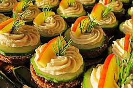 Forellencreme Auf Pumpernickel Von Annadi Chefkoch Fingerfood Rezepte Fingerfood Partyrezepte Fingerfood
