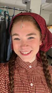 Shprintze costume changes in Anatevka, from dressing room to stage 🤩 The  only changes missing are the Chava Sequence costume and the coat change at  the end, as those are both backstage changes/quick ...