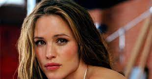 Jennifer garner, who catapulted into stardom with her lead role on the television series alias (2001), has come a long way from her birthplace of houston, texas. Jennifer Garner Jennifer Garner Jennifer Garner Young Celebrity Interview