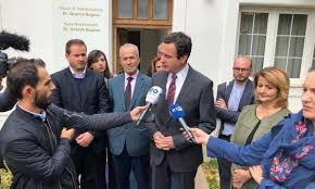 Discover more posts about protesta studentore. Albin Kurti Viziton Shtepine Muze Te Pavaresise Flet Per Takimin E Dikurshem Me Ibrahim Rugoven Telegrafi