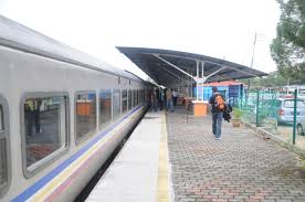 Untuk saat ini tidak ada rute kereta api langsung yang menghubungkan antara kedua kota tersebut, jadi harus berganti kereta api di gemas. Stesen Keretapi Kuala Krai Wikipedia Bahasa Melayu Ensiklopedia Bebas