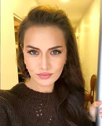 Последние твиты от fahriye evcen (@fahriye_evcen). Fahriye Evcen Kac Kardes Fahriye Evcen In Kardesleri Kimdir Internet Haber