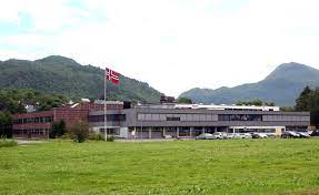 Nettbrett og smarttelefoner kan brukes på skolens nett :) 3058 days since 1 april. Sykkylven Vgs It Avdeling Home Facebook