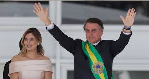 Trump, as well as brazil's jair bolsonaro and russia's vladimir putin, must have felt his ears burning when the german chancellor demolished their approaches to the coronavirus in a speech thursday. Rechtspopulist Bolsonaro Als Brasiliens Prasident Vereidigt Daily Sabah