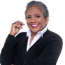 Leslie Farrington's Instagram, Twitter & Facebook