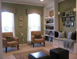 The living room is arguably one of the most important spaces in your home. 24 Warm And Inviting Traditional Living Room Decor Ideas