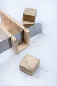 Zwar ist dieses projekt etwas aufwendiger, verspricht aber auch eine menge spaß am feiertag. Diy Wandhaken Aus Holz Und Tillandsien Selbst Basteln