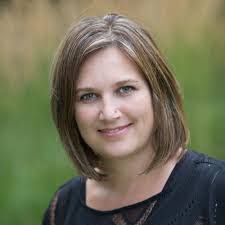 Karen Elswick's Instagram, Twitter & Facebook