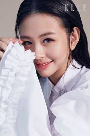 沈月, born 27 february 1997) is a chinese actress, singer and model.she is known for her leading roles in the television series a love so beautiful (2017), meteor garden (2018), another me (2019) and count your lucky stars (2020). é‚±æ·'è²žå¥³å…'æ²ˆæœˆå†æ¬¡ç™»ä¸Š Elle å°é¢ 19æ­²é¦™æ¸¯ æœ€ç¾Žæ˜ŸäºŒä»£ çš„æ™‚è£é€²åŒ–ä¹‹è·¯ Elle Hk