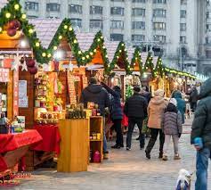 Meșterii populari din localitățile țării evenimentele dedicate sărbătorilor de iarnă vor demara pe 1 decembrie 2019, cu un program artistic în piața marii adunări naționale și scuarul catedralei. Program Targul De CrÄƒciun Bucuresti 2019 La Ce Ore Sa Mergem La Targ Kanal D Romania