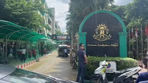 ในฐานะที่เป็น “ผู้ปกครอง” คนหนึ่ง อยากจะบอกทุกคนว่า “พ่อแม่ควรเป็นโรงเรียนแห่งแรกให้กับลูกๆ” อย่าผลักภาระทั้งหมดให้แก่โรงเรียน และครูผู้สอน RIP ผู้เสียชีวิตกราดยิงเทพศิรินทร์นนทบุรี