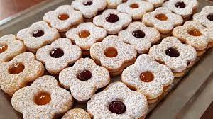 Scoprite la ricetta di questi gustosi biscotti. Biscottini Morbidi Con Confettura Di Frutta Occhi Di Bue Pasta Frolla Montersino Youtube
