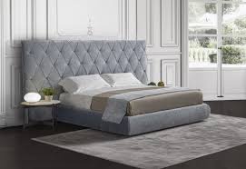 Lit avec sommier ponny beige 140x190 cm. Lit Avec Tete De Lit Tres Large Design Capitonnee Madame Royale