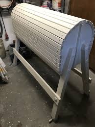 So Das Ist Der Torso Jetzt Wieder Schleifen Und Streichen Das Dreimal Holzpferd Selber Bauen Holzpferd Werkstatt Werkzeuge