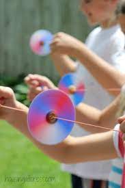 4 Juegos Infantiles Caseros Y Divertidos Pequeocio Juegos Reciclados Para Ninos Reciclado Para Ninos Juguetes Reciclados Para Ninos