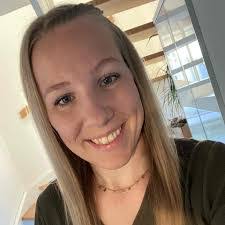 Laura Wessel's Instagram, Twitter & Facebook