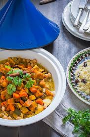 Volendo possiamo aggiungere un pizzico di curry per rendere il sapore più particolare e il gioco è fatto: Cous Cous Of Chicken With Vegetables Morocco In Your Table