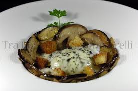 Il segreto per cucinare degli ottimi crostini con funghi. Tra Pignatte E Sgommarelli Uovo Cotto A Bassa Temperatura Con Funghi Porcini Fonduta Di Pecorino Romano E Crostini Di Pane