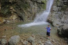 Salah satu tujuan wisata petualanga terbaik adalah superman's big sister yang ada dalam goa barat. Bertualang Di Pulau Kabaruan Kepulauan Talaud
