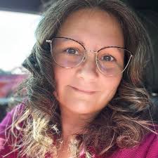 💥[APPEL DE CASTING]💥 Pour le prochain long métrage de Charlotte Le Bon,  FALCON LAKE, nous sommes à la recherche (🔍) d'une adolescente âgée entre  15 et 19 ans pour interpréter le rôle