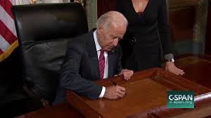 Obama's is 3 letters longer. joe biden says the length of barack obama's signature is shorter than his. Vice President Biden Signature Tradition C Span Org