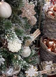 Arbre De Noel 2018 Rose Gold Creme Et Bois Realisation Manon Boisvert Pour Laferte Drummondville Holiday Decor Christmas Tree Holiday