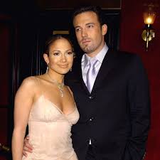 2002 yılında ayrılan ve geçtiğimiz nisan ayında aşklarına bir şans daha veren ikili, malibu'daki nobu restorandaydı. Ben Affleck A Sorpresa Jennifer Lopez Sara Una Moglie Fantastica