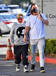 Zuma rossdale (family member) was born on the 21st of august, 2008. Gavin Rossdale Goes To The Los Angeles Mall On Sunday With His Son Zuma 12 After Gwen Stefani Is Canceled Oltnews