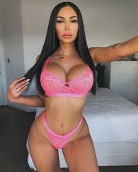 Annelese Milton - Free pics, galleries & more at Babepedia