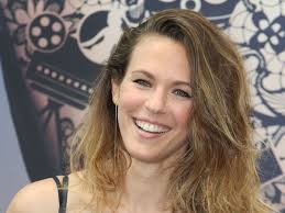 A couple months before the french championship, an injury breaks down all her projects and dreams. Lorie Maman Qui Est Son Compagnon Et Le Pere De Son Bebe Femme Actuelle Le Mag