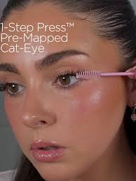 1-Step Press™ Lashes: Easy Cat-Eye Application