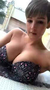 Boobies: Short hair titty flash - Porn GIF Video | nebyda.com
