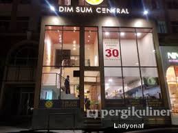 Enjoy authentic dim sum wrapped in a chinese cafe atmosphere at super yumcha. Dim Sum Central Pantai Indah Kapuk Lengkap Menu Terbaru Jam Buka No Telepon Alamat Dengan Peta