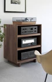 Aero 25 Audio Rack From Symbol Audio Perfect Storage Solution For Audio Gear And Turntable Shown In Tumba Dlya Plastinok Muzykalnye Komnaty Dizajn Mebeli