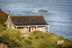 The Beach Hut Cornwall Luxury Beach Hut By The Sea North Cornwall Coastal Cottage Cornwall Cottages Holiday Home