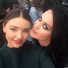 Duelo de novias! Katy Perry se encuentra con Miranda Kerr