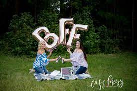 Women Create Bff Photo Shoot With Chicken Wings And Beer To Celebrate 23 Years Of Friendship Best Friends Shoot Friendship Photoshoot Bff Photoshoot