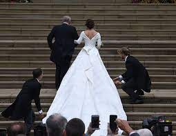 O vídeo mais fofo do casamento da princesa eugenie Todos Os Detalhes Do Vestido De Noiva Da Princesa Eugenie Revista Marie Claire Moda
