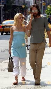 Here are all the details of their love danny is another musician—like kate's former husband chris robinson and ex matt bellamy. Photos And Pictures Very Pregnant Kate Hudson And Her Tattooed Musician Husband Chris Robinson Pictured Taking A Stroll In New York S Soho Once Again Hudson Proved Having A Superb Sense Of