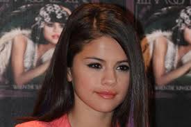 I can't express enough how grateful i am for this group. Selena Gomez Unfollows Hundreds Of People On Instagram Uses Photo Of Mom As Profile Pic Etcanada Com