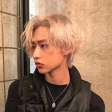 The hair is swept to a side and has asymmetrical and uneven cutting. Heavenspn Pinterest Ezgi Ulzzangboy Blonde Hair Korean Korean Boy Hairstyle White Hair Men