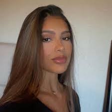 Sadie Richter's Instagram, Twitter & Facebook