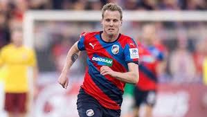 David limberský est un footballeur tchèque né le 6 octobre 1983 à plzeň. Na Belehrad Plzen Odletela Do Srbska S Chorym I Tremi Novopecenymi Otci Sport Cz