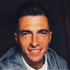 Wesley Dowling в X: „Black & yellow 🌑🌕“