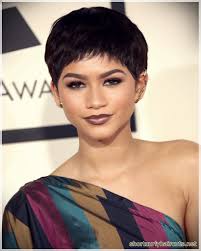 This is great because the bigger the hair the better. Pixie Haircuts For Round Faces 23 Short And Curly Haircuts