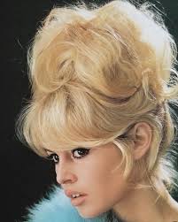 Is the @masonpearsonbros brush worth it? #masonpearson #masonpearsonbrush  #hair #hairbrush #hairstyle #hairstyles #hairstylist #beauty #beautytips  #luxury